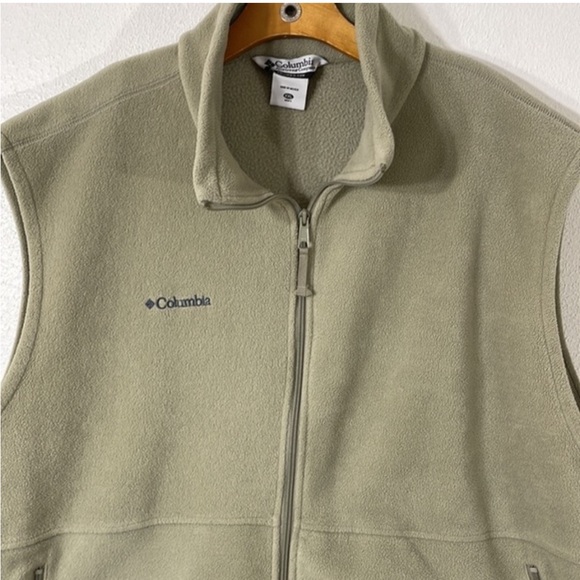 Columbia sage green fleece vest, zipper front and side pockets - Picture 4 of 4
